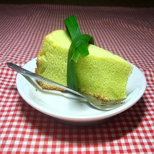 Ăn vặt cùng với món bánh chiffon lá dứa thơm mềm xốp cực ngon